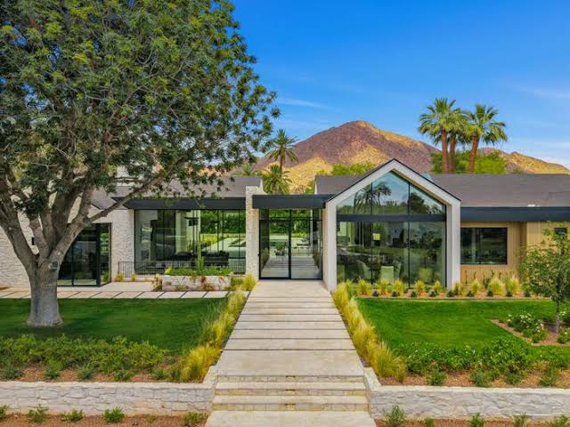 How To Compare Luxury Neighborhoods Across The Phoenix Metro In 2026